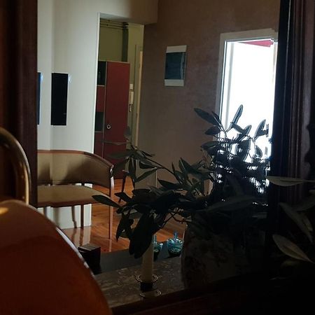 Konstantinos'S Luxury Vintage Apartment Солун Екстериор снимка